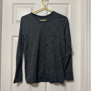 Lululemon breeze by long sleeve size 6 euc